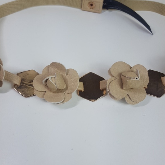 Floral Cream Belt - Size S - Picture 2 of 4
